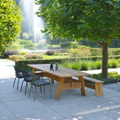 Großer Gartenteich mit Springbrunnen © Borek Gartenmöbel