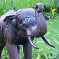 Thailändischer Elefant als Gartenskulptur