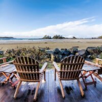 Terrassendielen aus dunklem Holz